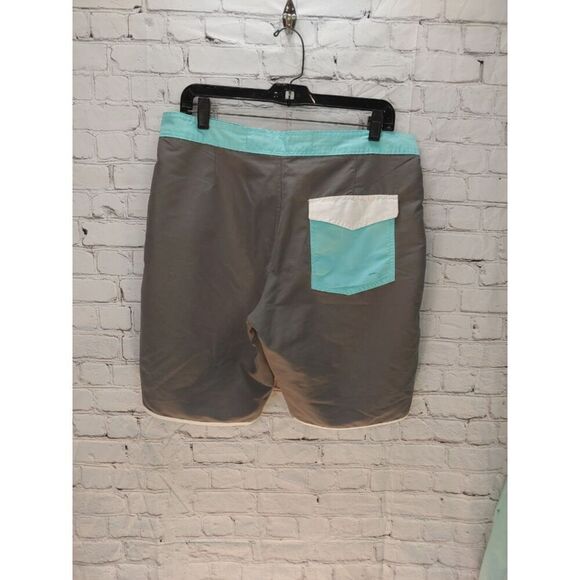Indigenous Freedom Mens Size Medium Grey/White/Mint Swim Shorts. - Picture 2 of 5
